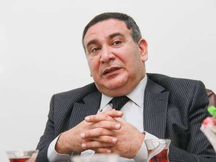 “Vaqif o şeiri məmur kimi yox, şair kimi yazıb”