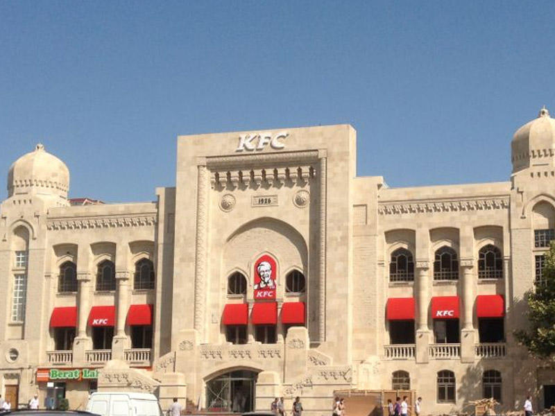 Bakıda "KFC" kafesi yanır