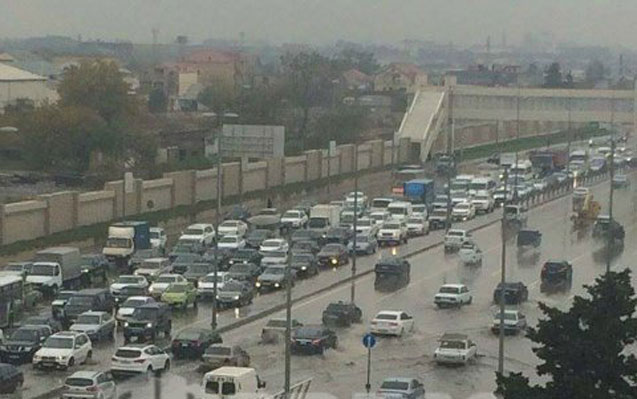 Bakıya yağış yağdı, məmurların gördüyü 