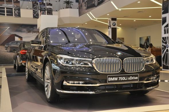 Füzuli Ələkbərov Bakıya yeni 7-ci seriya “BMW“ gətirdi -  FOTOLAR 