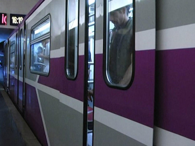 Bakı metrosunda olay: sərnişin polis əməkdaşını yaraladı