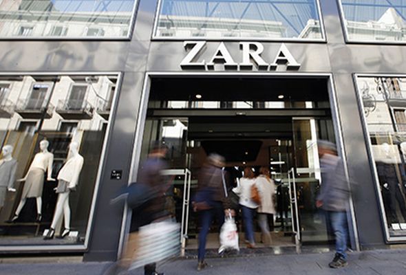Hicablı qadını Zara mağazasına buraxmadılar -  VİDEO