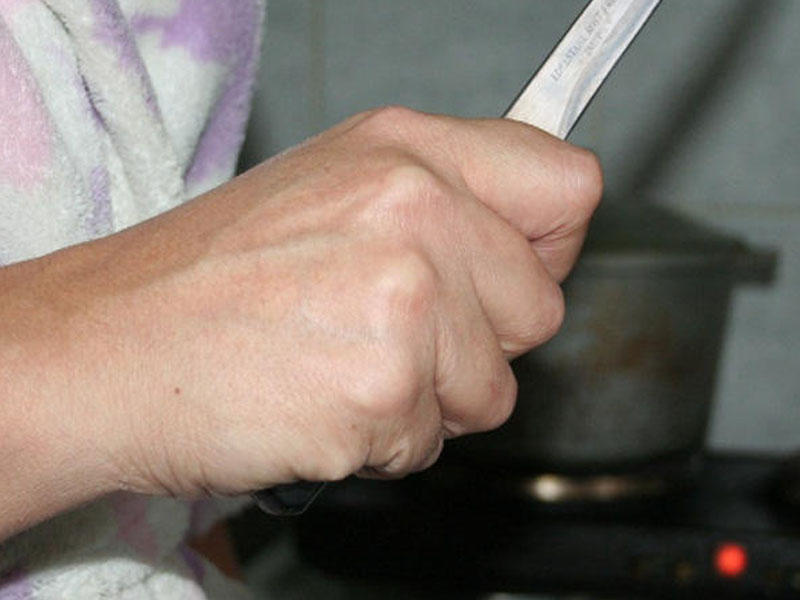 Bakıda qaynana gəlini bıçaqladı