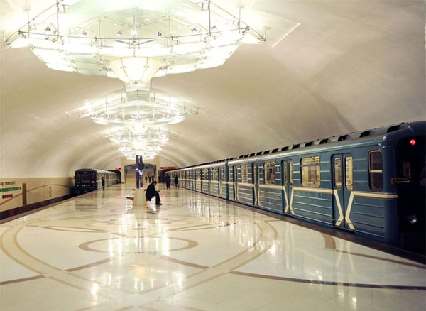 Bakı metrosunda ajiotaj: gənc sərnişinin halı pisləşdi