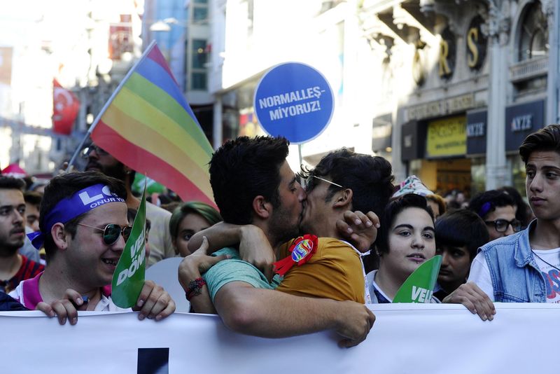 Bakıda polis geylərə və translara qarşı əməliyyat keçirdi: Saxlanıldılar