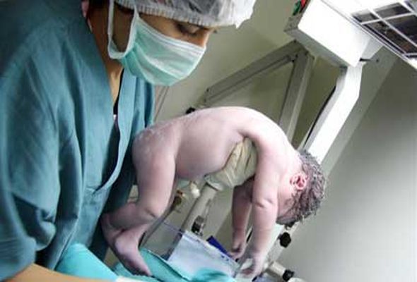 Ağdamda doğuş zamanı körpə öldü