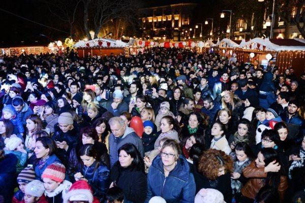 Bakının mərkəzində "Soyuq əllər, isti ürək" yarmarkası açıldı