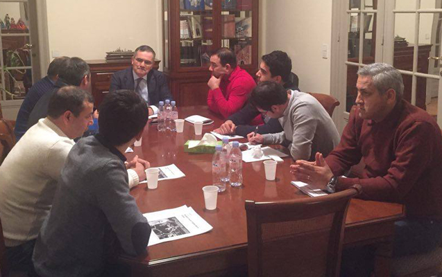 Media nümayəndələri azərbaycanlı səfirlə görüşdə - Foto