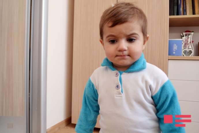 Azərbaycanda ana körpə qızını parkda qoyub qaçdı