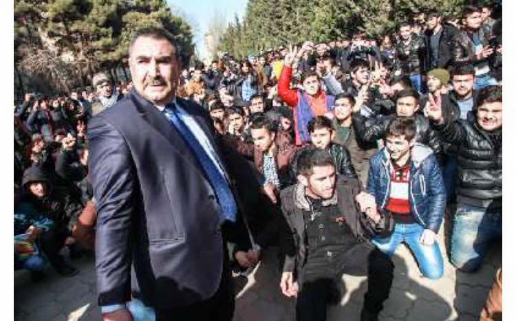 BDU-da tələbələrdən pul yığan mühafizə xidmətinin rəisi işdən qovuldu -  FOTOLAR