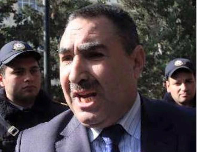 BDU-da mühafizəçi tələbələri qorxudaraq onları necə soyur? -  İDDİA 