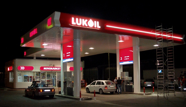 Sürücülərə sayğacsız aparatla kələk gəlirlər - “Luk oil”da dava