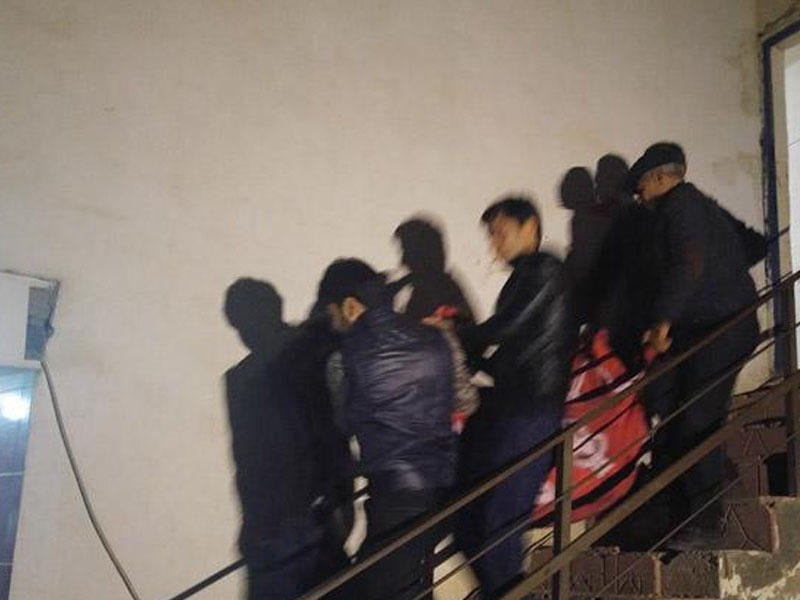 Bakıda mağaza işçisinin başını kəsdilər -  TƏFƏRRÜAT