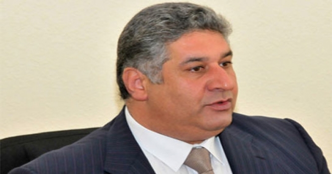 ‘Ev tikib gənclərə paylamaq düz deyil’ -  Nazir 