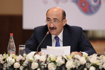 Əbülfəs Qarayev direktoru işdən çıxardı
