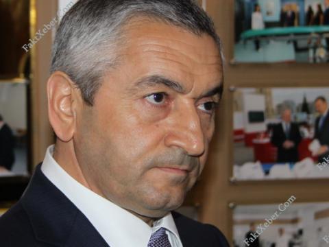 1000 manat maaş alır, ölkəyə ‘Posche’ni, ‘Audi