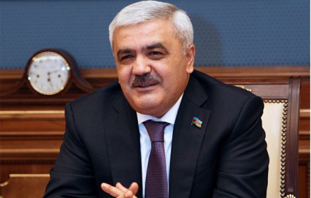 Rövnəq Abdullayev “Günəşli”dəki neftçilərin ailələrinə yardım ayırdı