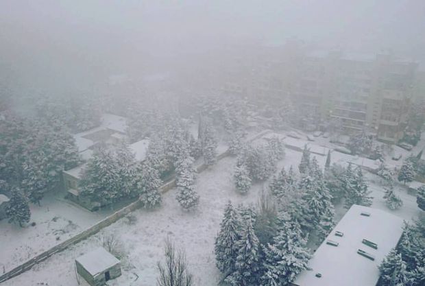Bakıda Yeni ilin ilk günü qar yağdı -  FOTOLAR