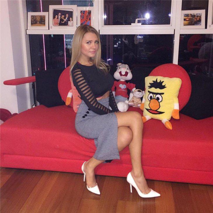 Döyülən rektor qızı Azərbaycanı tərk edib -  FOTO