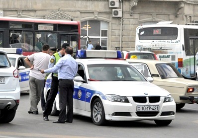 Yol polisləri bu əməlinə görə 300 manat cərimə ediləcək