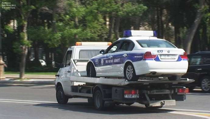Maşını evakuasiya edən yol polisinə 300 manat cərimə yazılacaq -  YENİ QAYDA