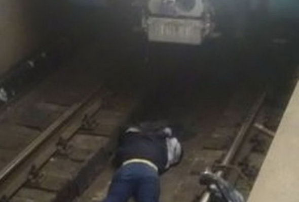 Bakıda faciə: Gənc oğlan özünü metro qatarının altına atdı–FOTOLAR