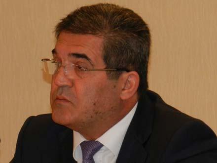 Qaradağın icra başçısı bahalaşmaya görə yanına gələnləri otağından qovdu: ‘Mənlik deyil’