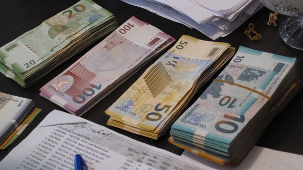 Dolların ucuzlaşması davam edir