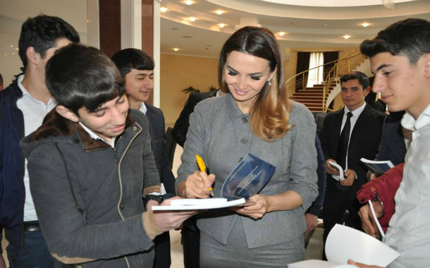 Qənirə Paşayevanın Qarabağ problemi ilə bağlı yeni kitabının təqdimatı olub