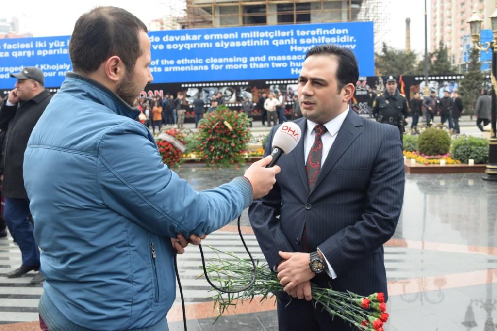 Azərbaycan-Slavyan Gənclər Assosiasiyasının üzvləri “Xocalı” abidəsini ziyarət etdilər - FOTOLAR