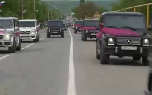 Prezidentin qohumunun toy karteji – "Galik"lər, “Rolls-Royce”, vertolyot -  VİDEO 