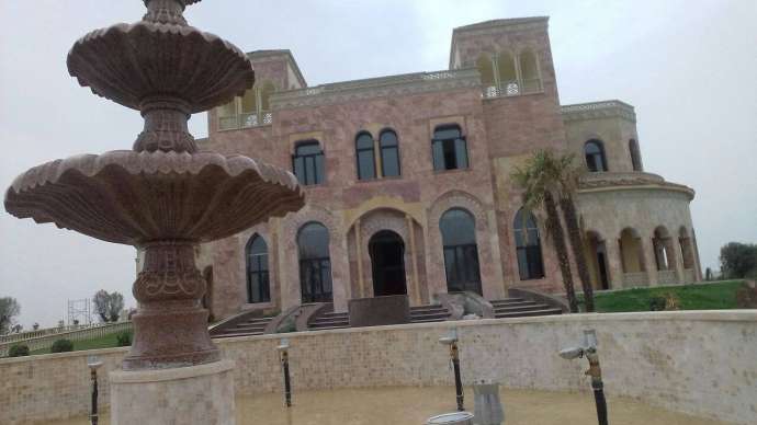 Ziya Məmmədovun öz kəndində tikdirdiyi fantastik sarayın -  FOTOSU