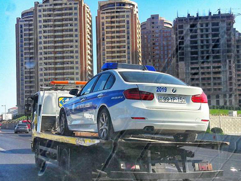 Bu dəfə evakuator yol polisinin maşınını apardı – FOTO