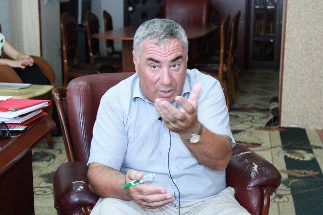 “Sırğa taxan oğlanlar geydir” –Hafiz Hacıyev