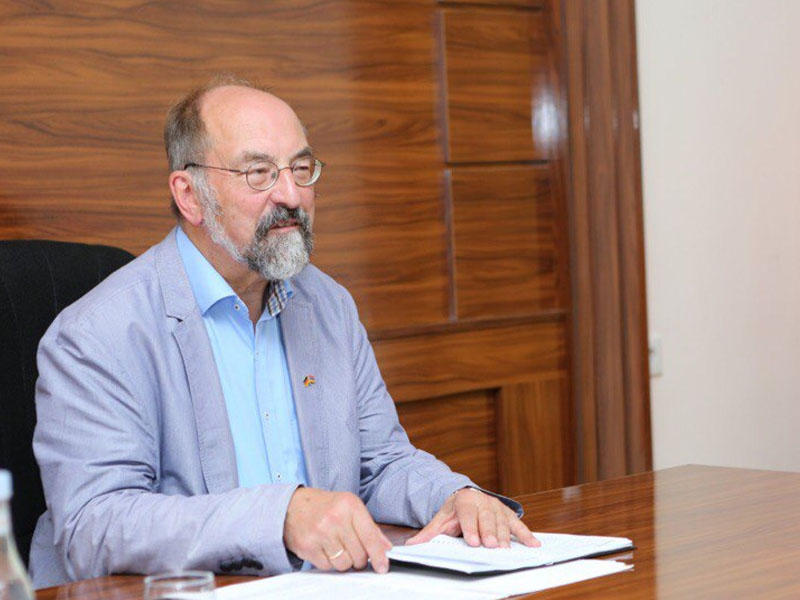 Hamburq Universitetinin professoru Bakının tələblərinə məhəl qoymadı