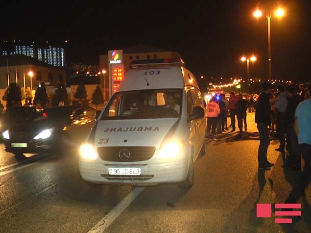 Bakıda 17 yaşlı sürücü qadın piyadanı vurdu - meyit iki yerə parçalandı - FOTO