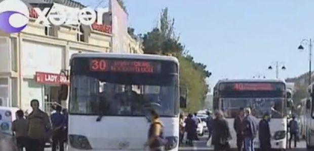 Bu avtobuslar metrostansiyaların qarşısında tıxac yaradır - VİDEO