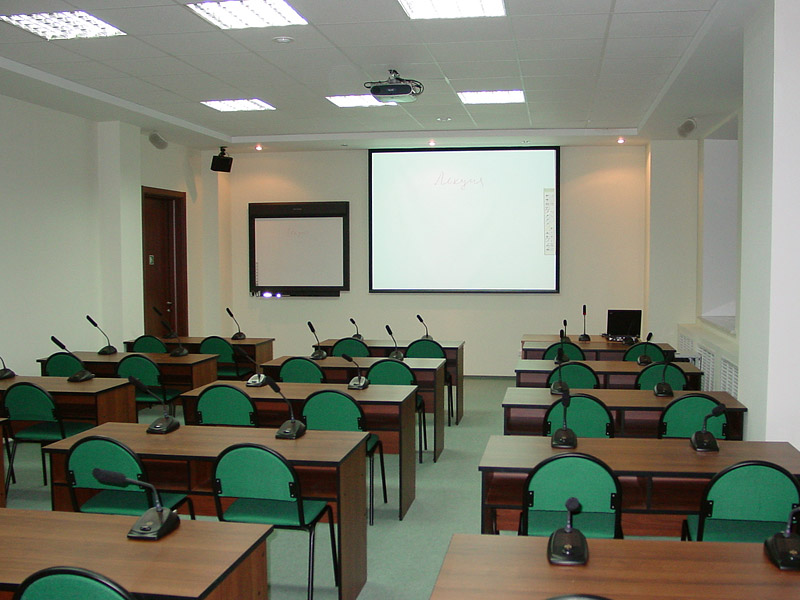 Bakıda tanınmış professor tələbələrin gözü qarşısında öldü - FOTO