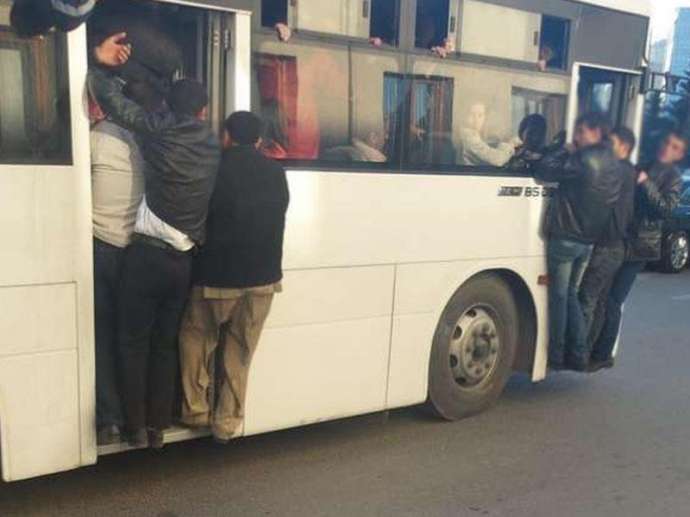 Bakıda sərnişin avtobusda yıxıldı