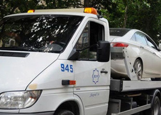 Bakıda evakuator sürücüləri qaydanı belə pozurlar – VİDEO