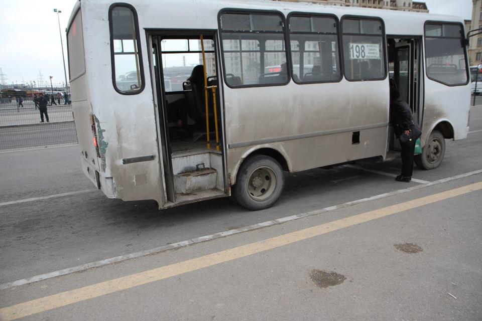 Avtobusa minmək istəyən qadın yıxılaraq öldü