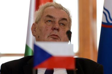 Мигрантов могут выселить на дикий остров