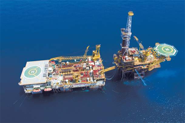İtkin düşən neftçinin axtarışı davam edir - 2 helikopter, 3 gəmi cəlb olundu