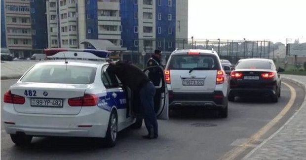 Yol polisi sürücünü cərimə etmək üçün özü qaydaları pozdu – FOTO