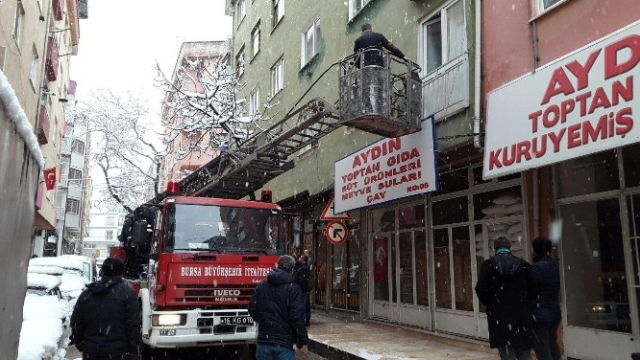 Anasını 243 yerindən bıçaqladı, sərbəst buraxıldı - FOTO