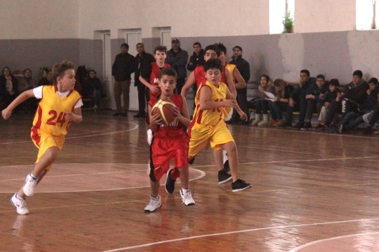 Azərbaycan basketbolunda növbəti biabırçılıq: Meydanda neçə komanda olub?