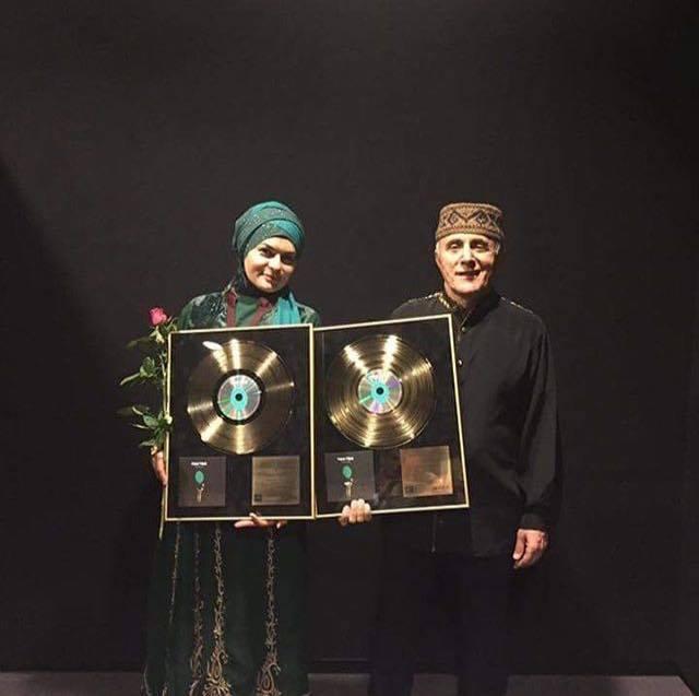 Xalq artisti və qızına "Qızıl disk" verildi - FOTO