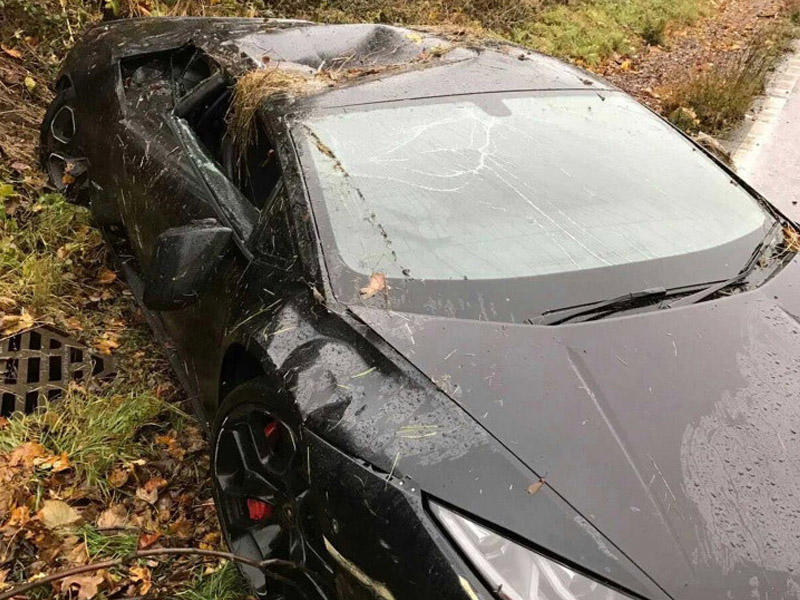 400 minlik "Lamborghini"si əzildi: "Eybi yox, məndə belə maşınlar çoxdur"