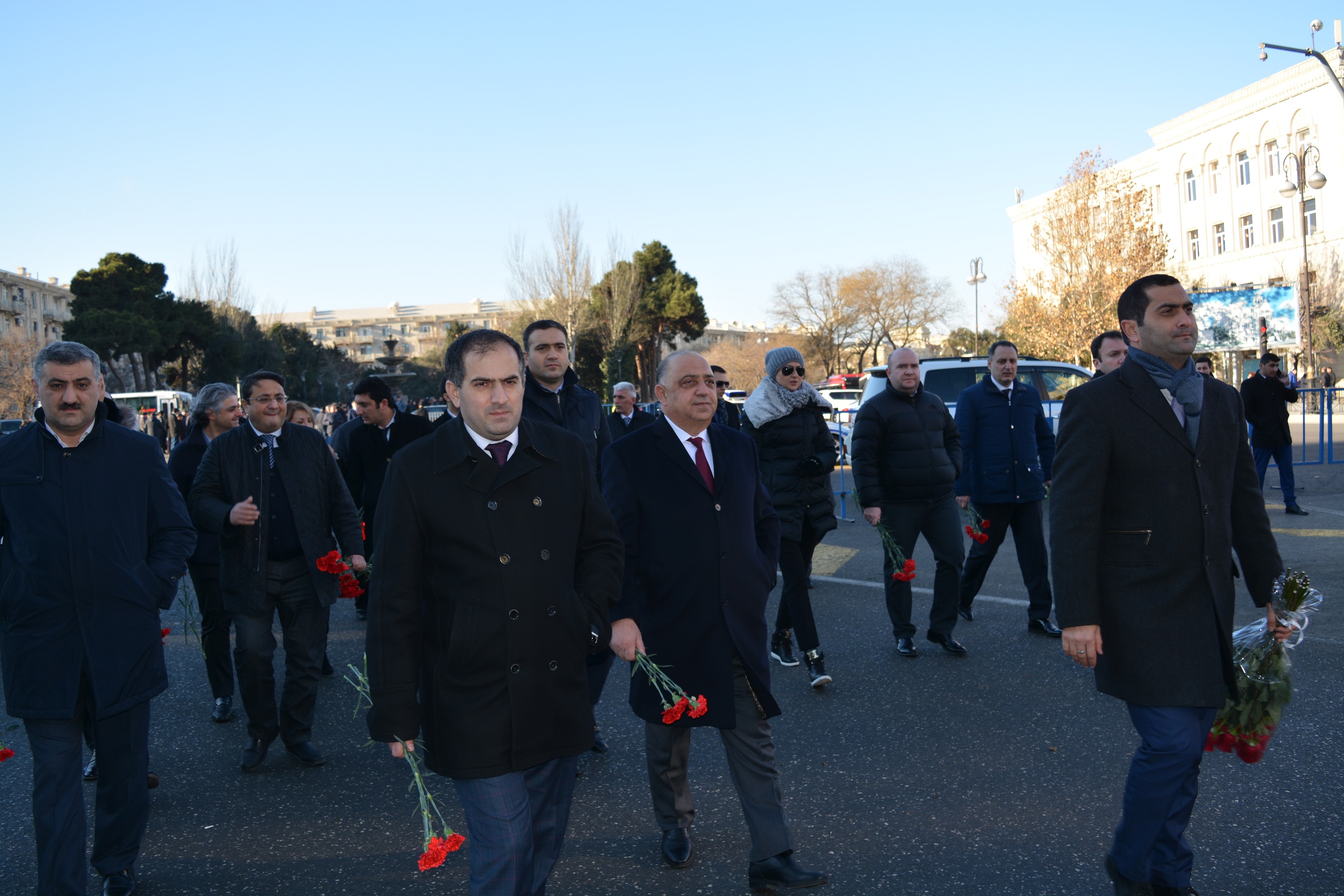 “NIKOIL | Bank-ın kollektivi Ümummilli lider Heydər Əliyevin məzarını ziyarət etdi – FOTO