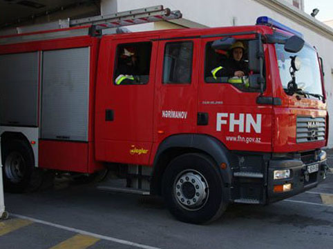 Bakıda yaşayış binasının sakinlərinə yanğın şoku